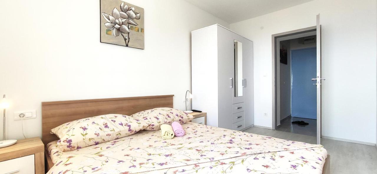Apartment Dolores Макарска Екстериор снимка