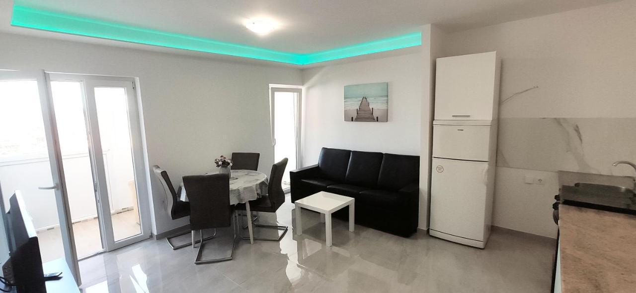 Apartment Dolores Макарска Екстериор снимка
