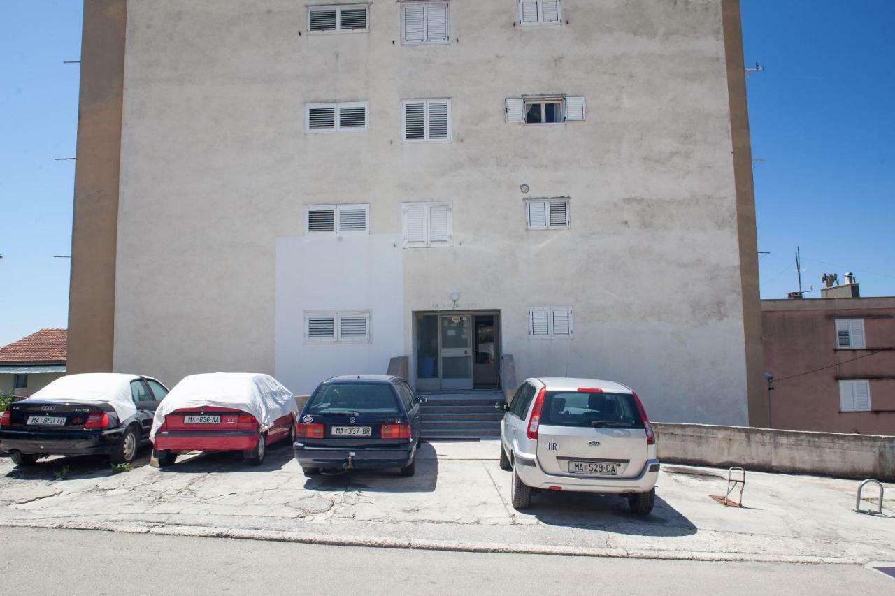 Apartment Dolores Макарска Екстериор снимка